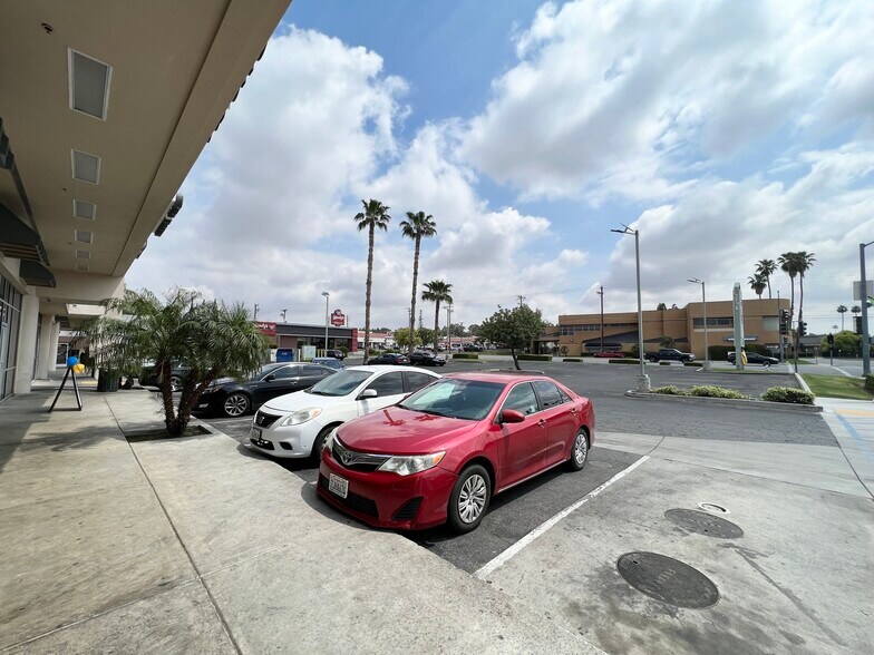 More Photos Of 2600 Oswell St, Bakersfield General Retail For Lease