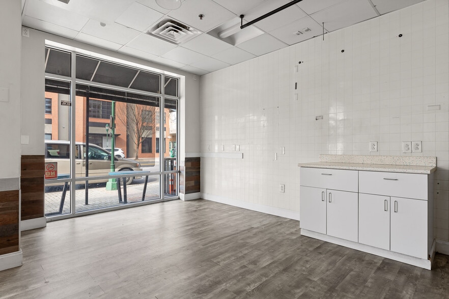 More Photos Of 100 Market St, Chattanooga Storefront For Sale