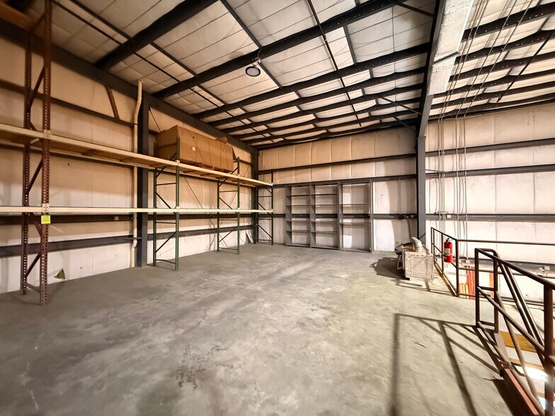 More Photos Of 5607 8th St W, Lehigh Acres Warehouse For Lease