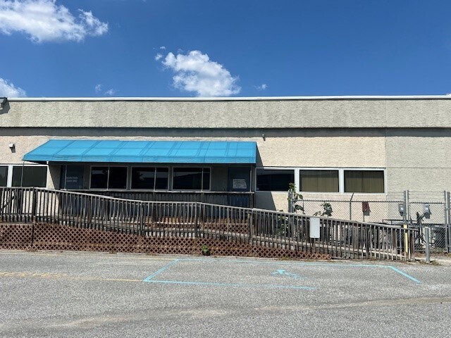 More Photos Of 20 E Commons Blvd, New Castle Warehouse For Lease