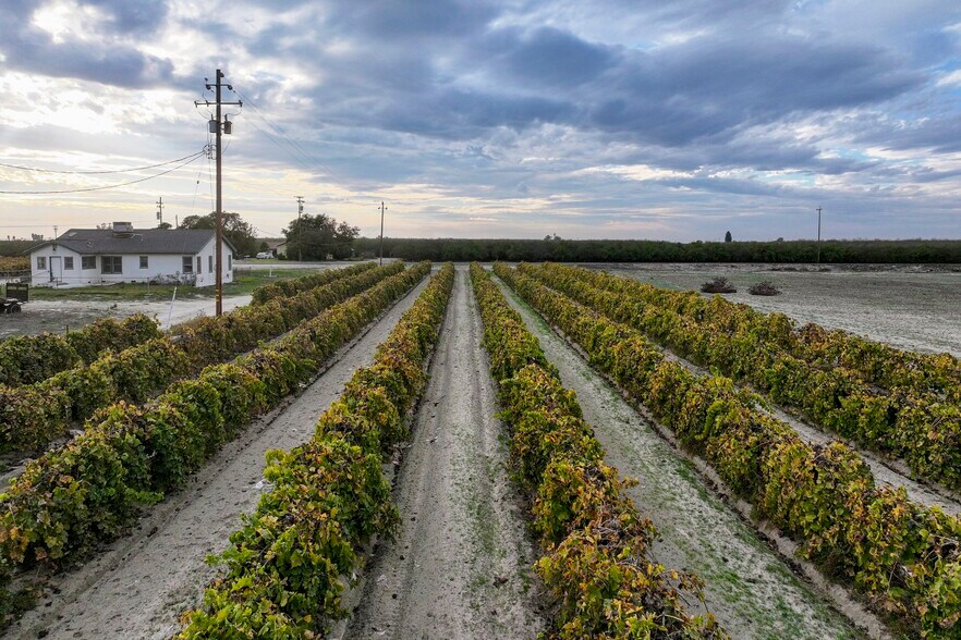 More Photos Of 11836 S Hughes Ave, Caruthers Specialty For Sale