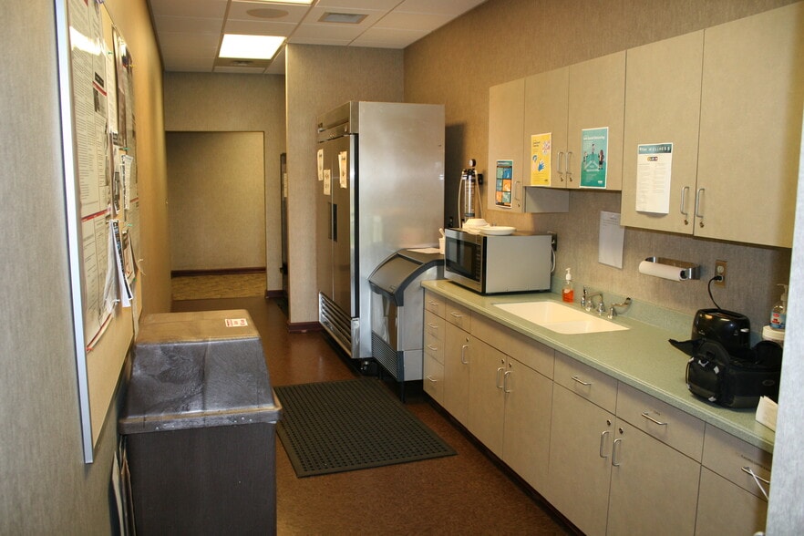 More Photos Of 1111 Chestnut Hills Pky, Fort Wayne Medical For Lease