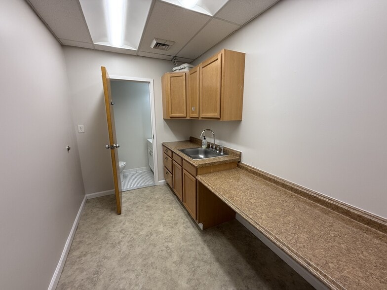 More Photos Of 3301 Woodburn Rd, Annandale Medical For Lease