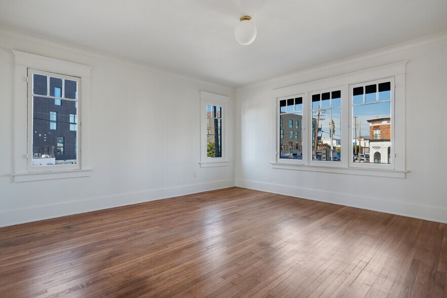 More Photos Of 4572 W Washington Blvd, Los Angeles Office For Sale