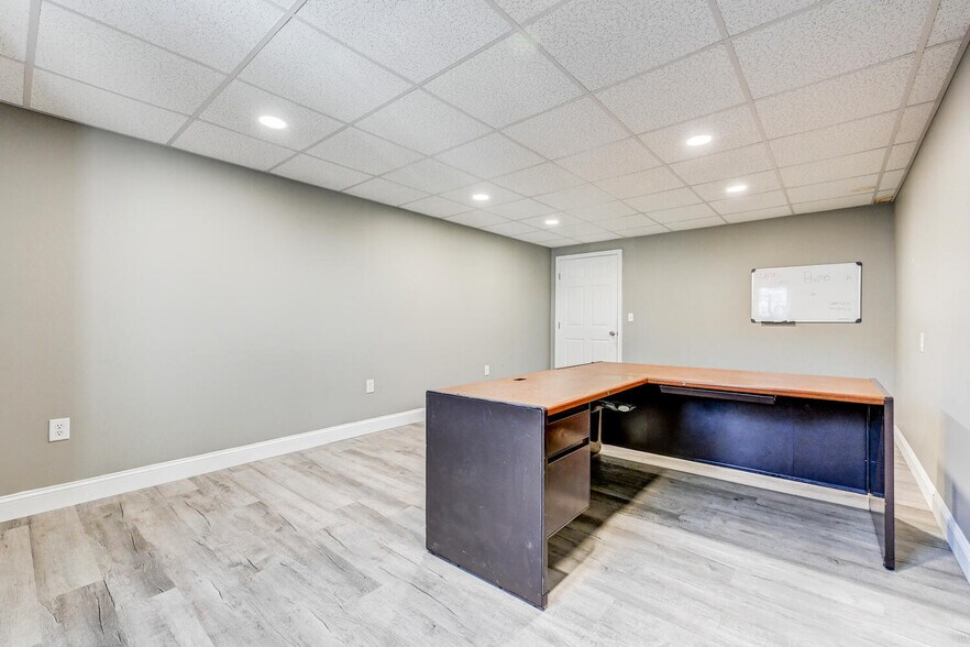 More Photos Of 1482 Seven Valleys Rd, York Flex For Sale