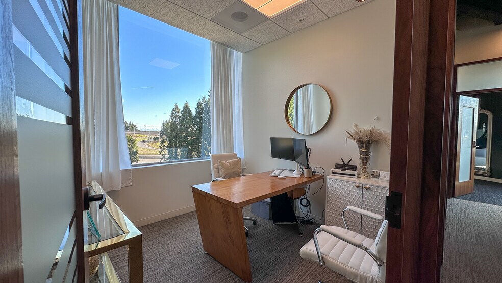 More Photos Of 275 W 3rd St, Vancouver Office Residential For Lease