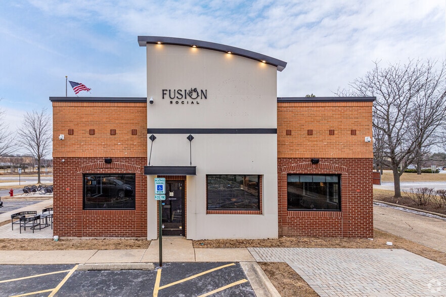 More Photos Of 4405 Winfield Rd, Warrenville Restaurant For Lease