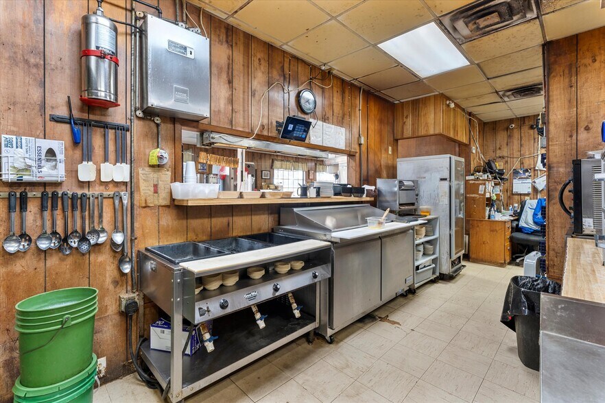 More Photos Of 800 E Main St, Omaha Restaurant For Sale