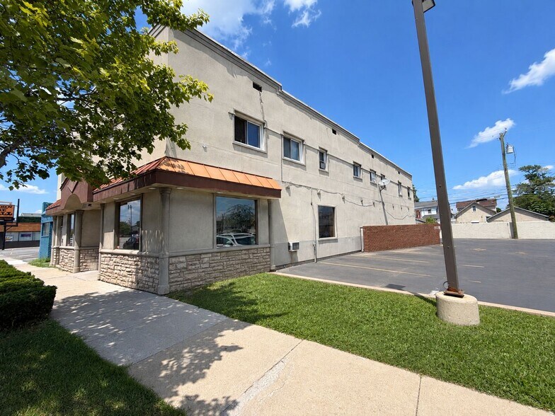 More Photos Of 1404-1406 Southfield Rd, Lincoln Park Office Residential For Lease
