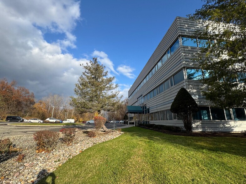 More Photos Of 1 Corwin Ct, Newburgh Medical For Lease