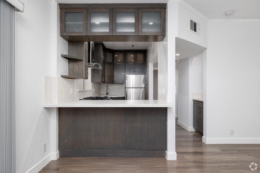 More Photos Of 6543 Franklin Ave, Hollywood Apartments For Sale