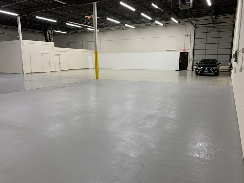 More Photos Of 501-515 S Vermont St, Palatine Warehouse For Lease