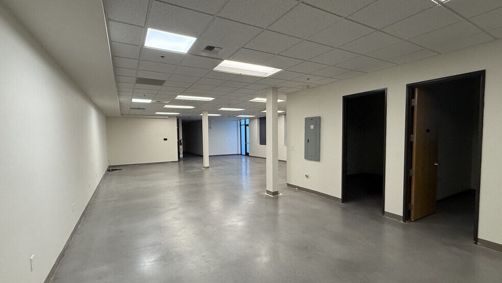 More Photos Of 1545 Pama Ln, Las Vegas Research And Development For Lease