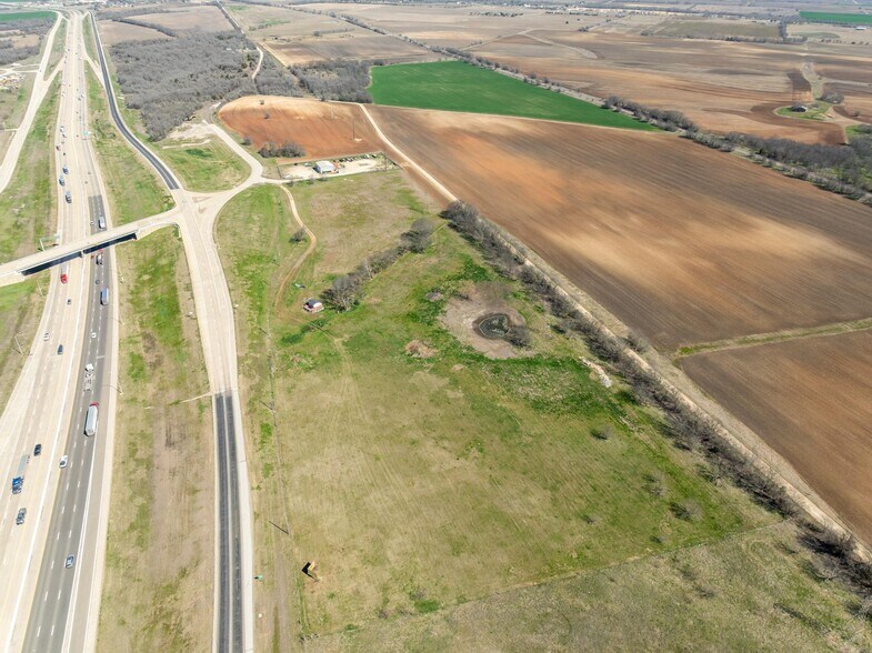 More Photos Of TBD I-35, Abbott Land For Sale