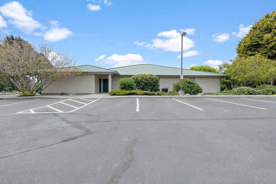 More Photos Of 1771 Northcrest Dr, Crescent City Office For Sale