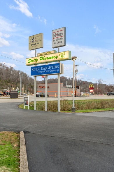 More Photos Of 1629 Ashland Rd, Greenup Freestanding For Sale