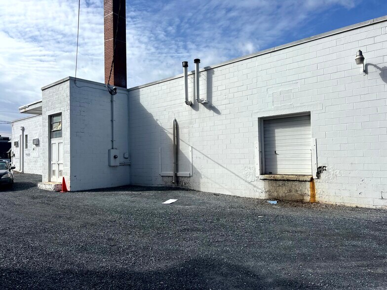 More Photos Of 60 E Rock St, Harrisonburg Light Distribution For Lease