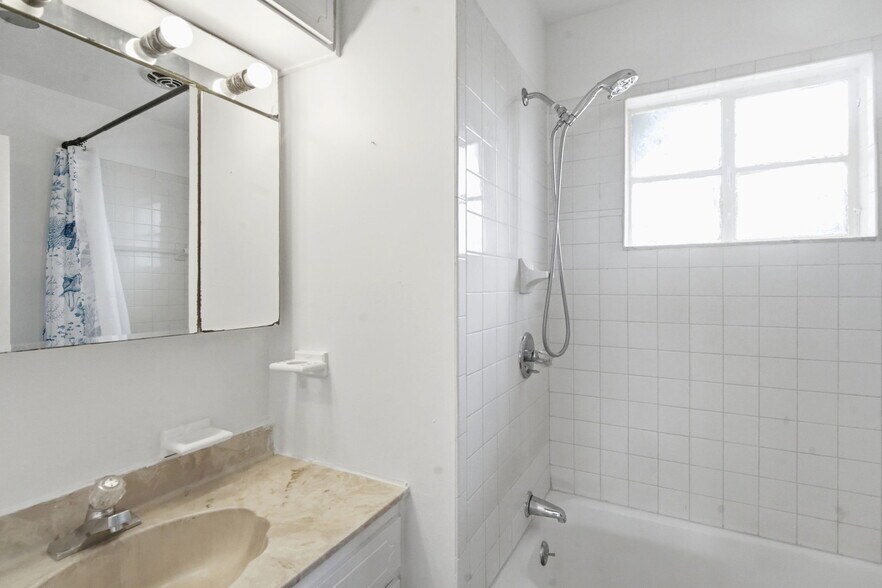 More Photos Of 1030 Camphor Ln, Deland General Retail For Sale