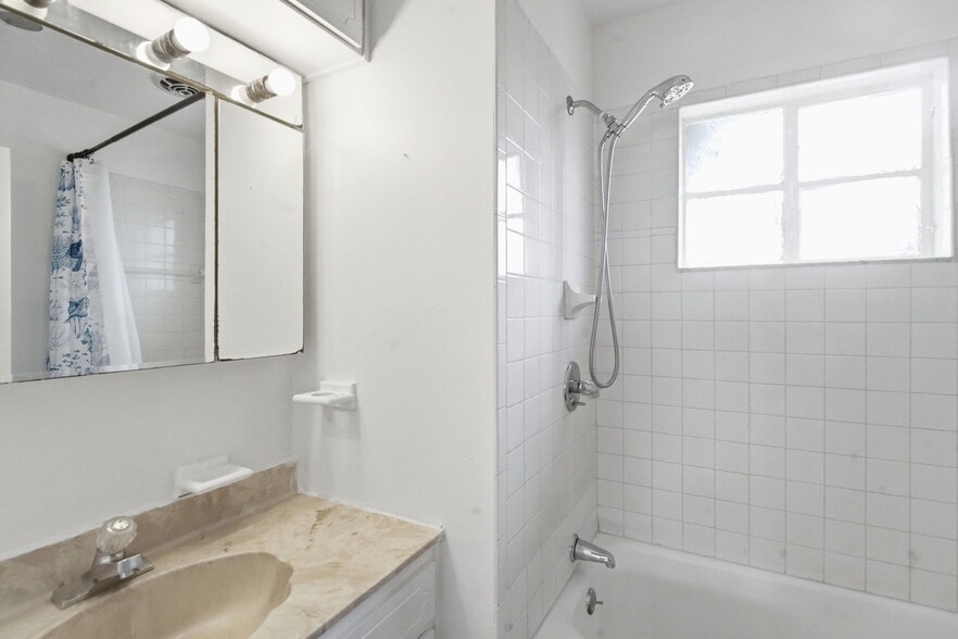 More Photos Of 1036 Camphor Ln, Deland General Retail For Sale