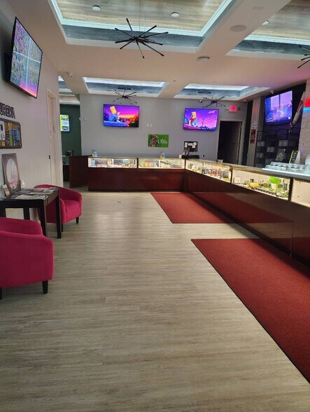 More Photos Of 40-42 Lyman St, Holyoke Freestanding For Lease