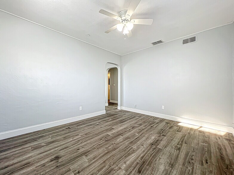 More Photos Of 1976 W Fairbanks Ave, Winter Park General Retail For Sale