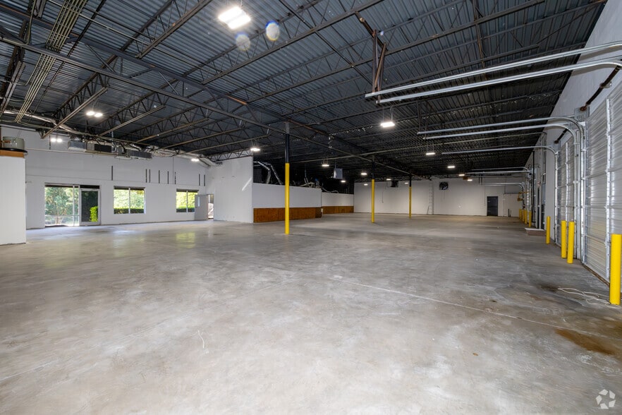 More Photos Of 1809 Cross Beam Dr, Charlotte Unknown For Lease