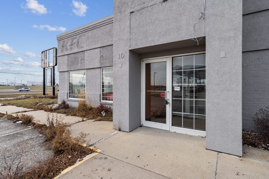 More Photos Of 10 Plaza Dr, Clear Lake Fast Food For Sale