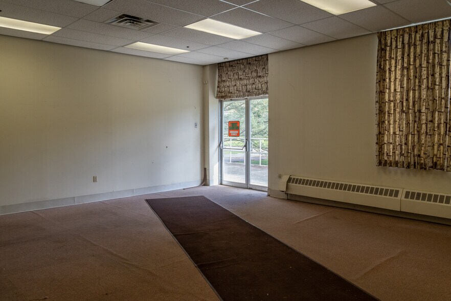 More Photos Of 1575 Lake St, Elmira Manufacturing For Lease