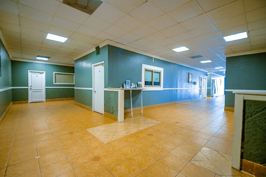 More Photos Of 3603 Fredericksburg Rd, San Antonio Storefront For Sale