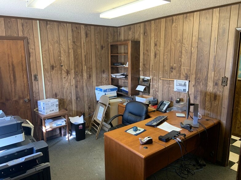 More Photos Of 1720 N Harvey Mitchell Pky, Bryan Industrial For Lease