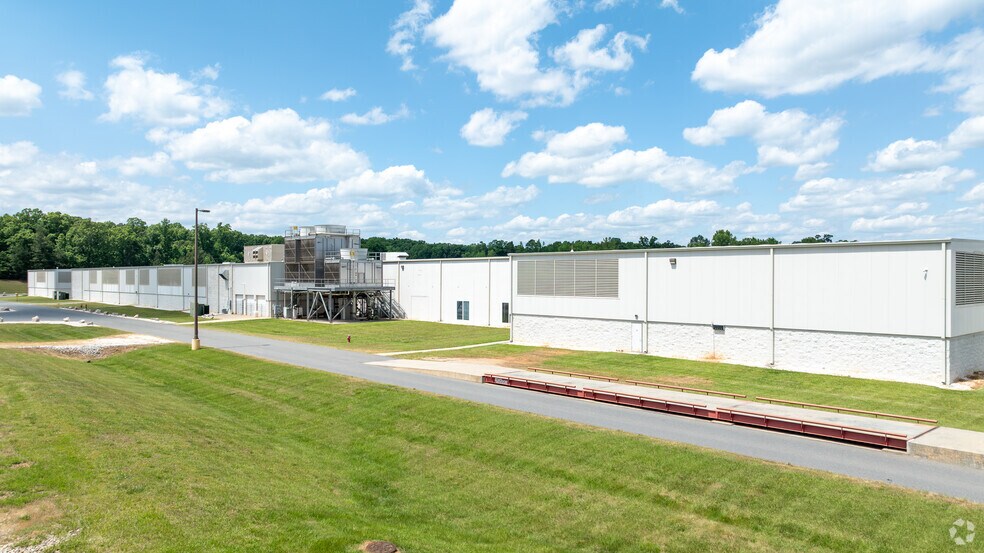 More Photos Of 2121 Heilig Rd, Salisbury Manufacturing For Sale