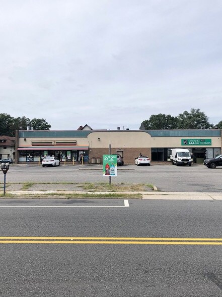More Photos Of 281 State St, Hackensack Convenience Store For Lease