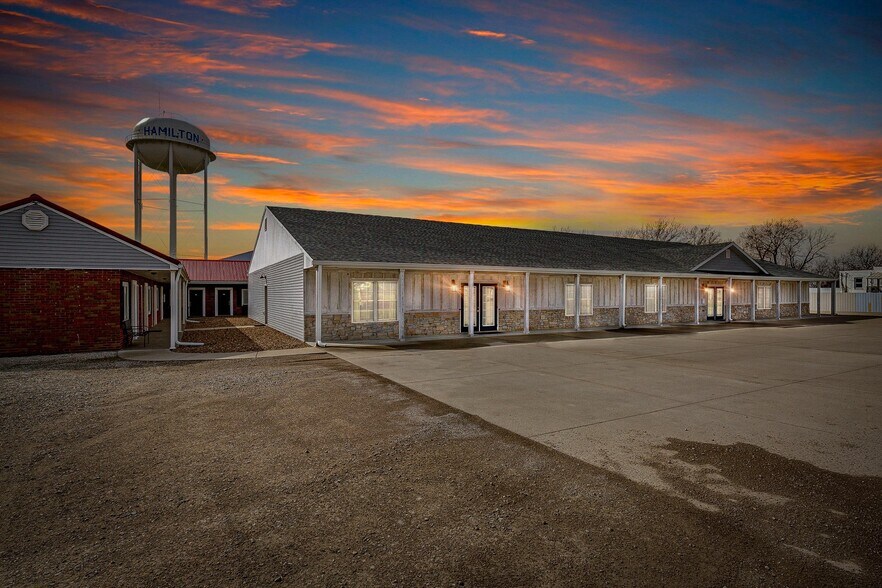 Primary Photo Of 703 W Berry St, Hamilton Hotel For Sale