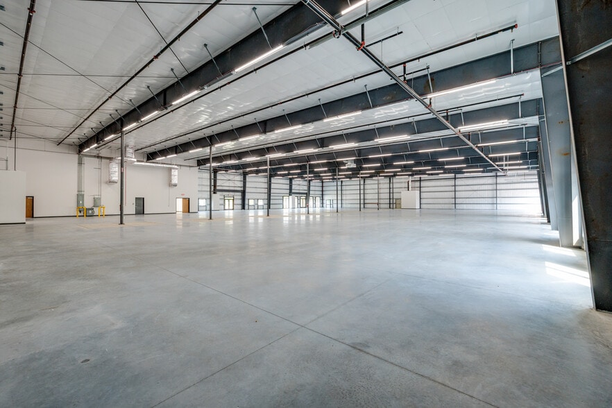 More Photos Of 1530 Kendrick Ln, Lakeland Warehouse For Lease