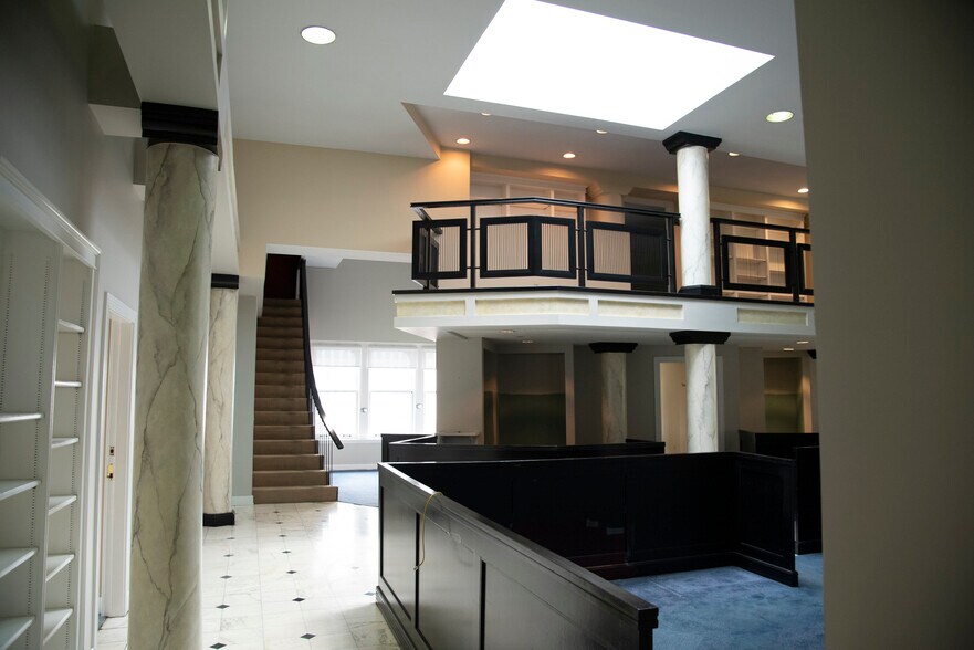 More Photos Of 200 S 5th St, Louisville Office For Lease