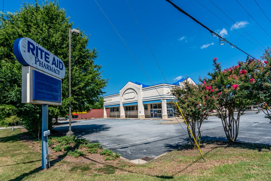 More Photos Of 2195 Southport Rd, Spartanburg Freestanding For Sale