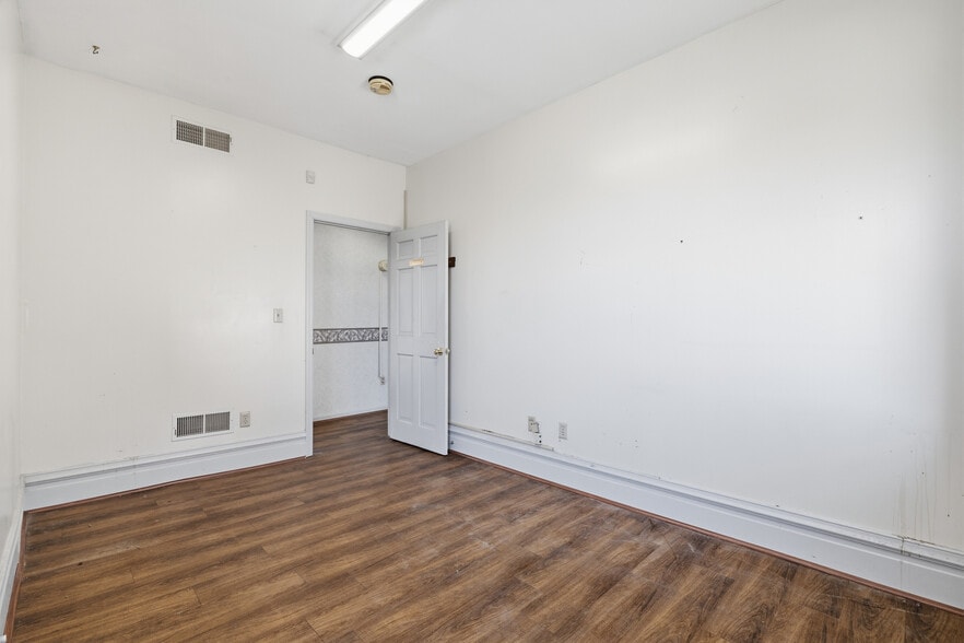 More Photos Of 101 W 9th Ave, Homestead Office For Sale