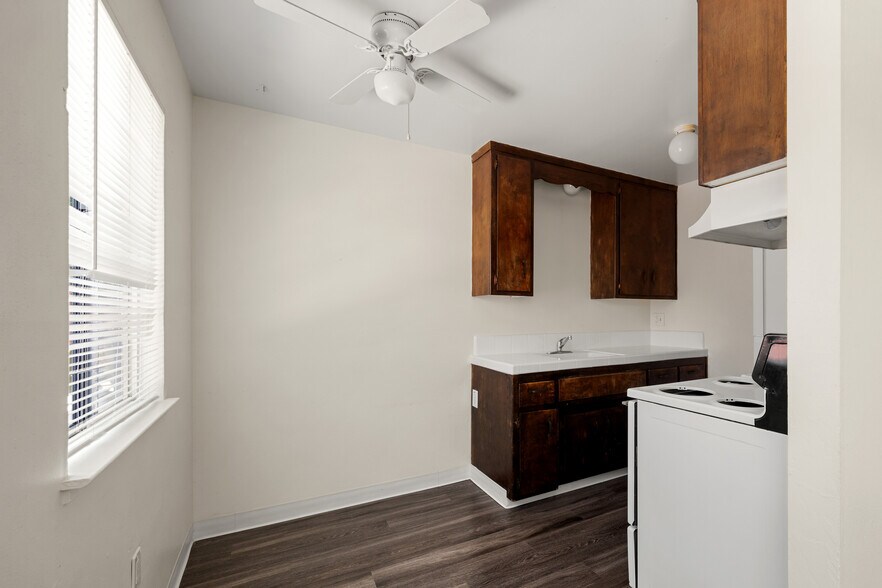 More Photos Of 2323 W St, Sacramento Apartments For Sale