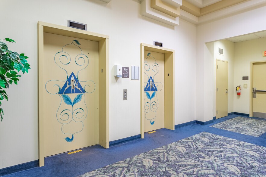 More Photos Of 500 W Fourth St, Winston-Salem Office For Lease