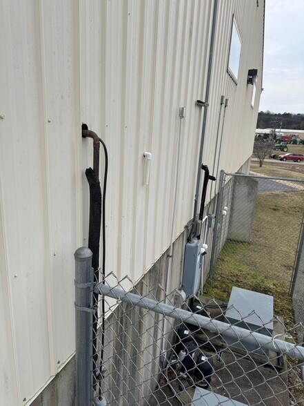More Photos Of 4630 Flat River Rd, Farmington Research And Development For Lease
