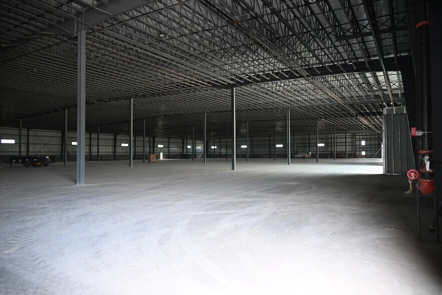 More Photos Of 7244 Industrial Cir, Brownsville Distribution For Lease