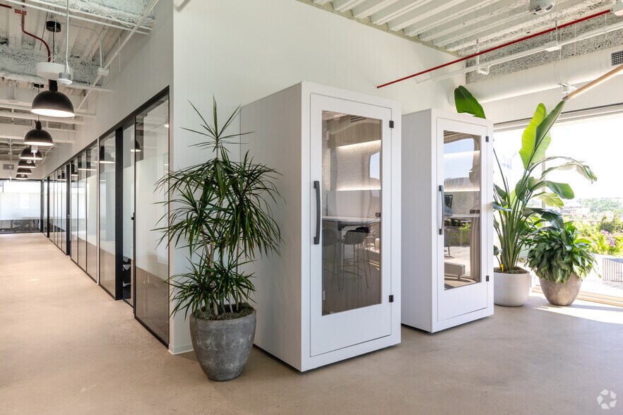 More Photos Of 1 Mid America Plz, Oakbrook Terrace Office For Lease