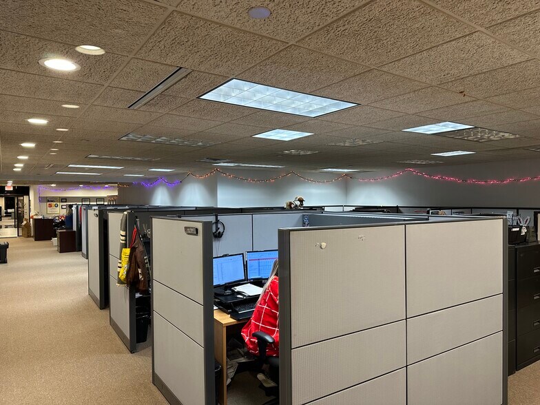 More Photos Of 500 Craig Rd, Manalapan Township Office For Lease