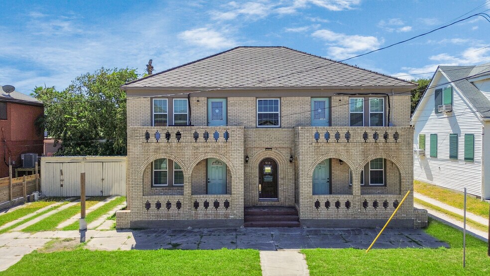More Photos Of 915 8th St, Galveston Apartments For Sale