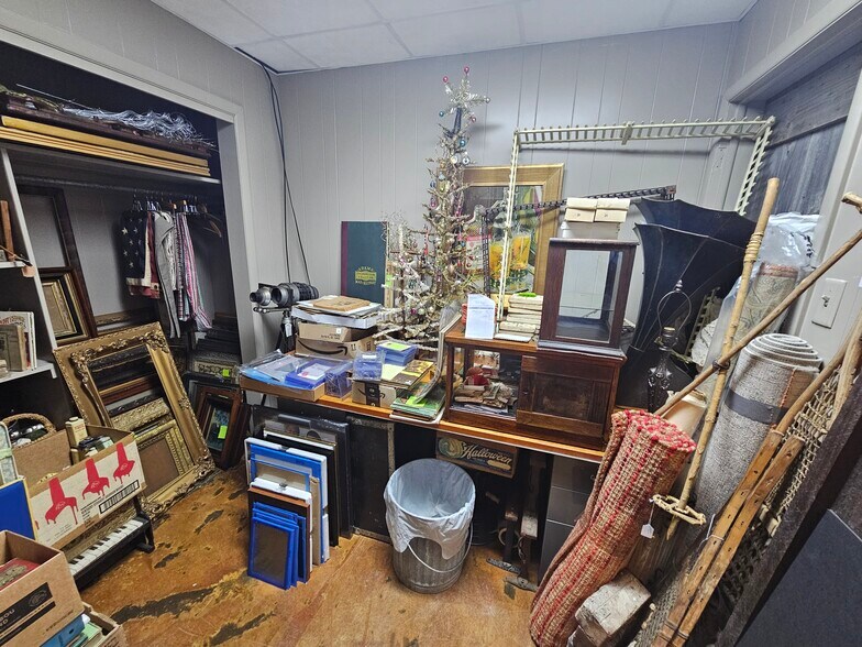 More Photos Of 108 E Madison St, Kirklin Storefront For Sale