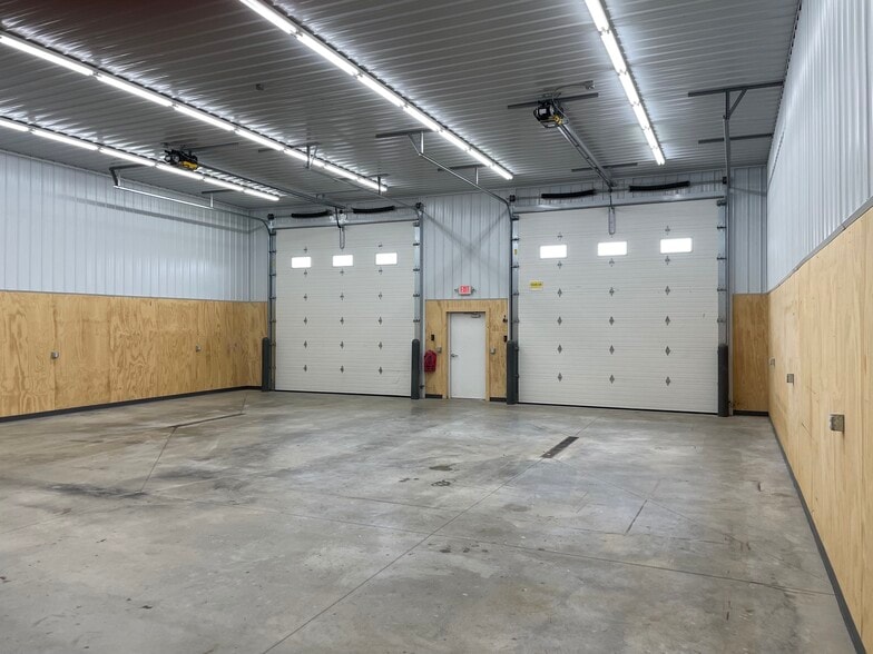 More Photos Of 3862 Norrie Dr, New Franken Showroom For Lease