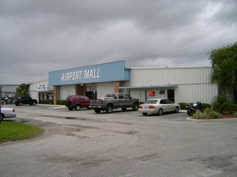 More Photos Of 8247-8251 15th St E, Sarasota Warehouse For Sale