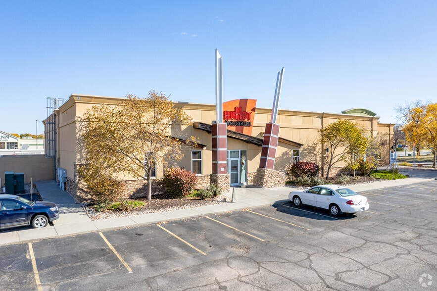 More Photos Of , Lincoln General Retail For Sale