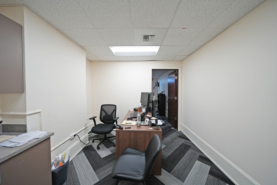 More Photos Of 30-34 N 3rd St, Yakima Office For Lease