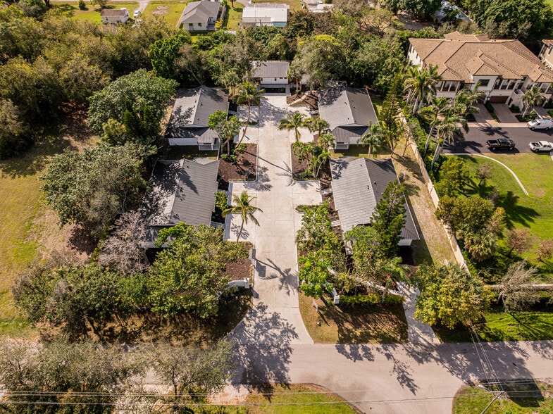 More Photos Of 2616 Lakeview Dr, Naples Apartments For Sale